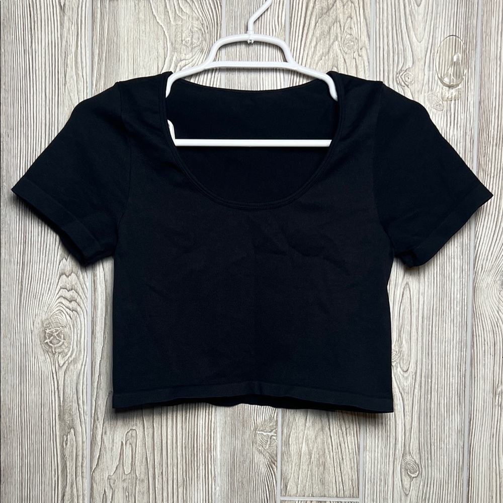 OQQ Black Crop Top boxy Size Medium